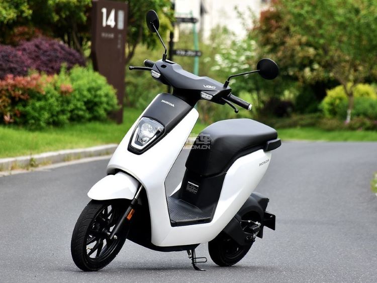 E-scooter med medelstor kapacitet